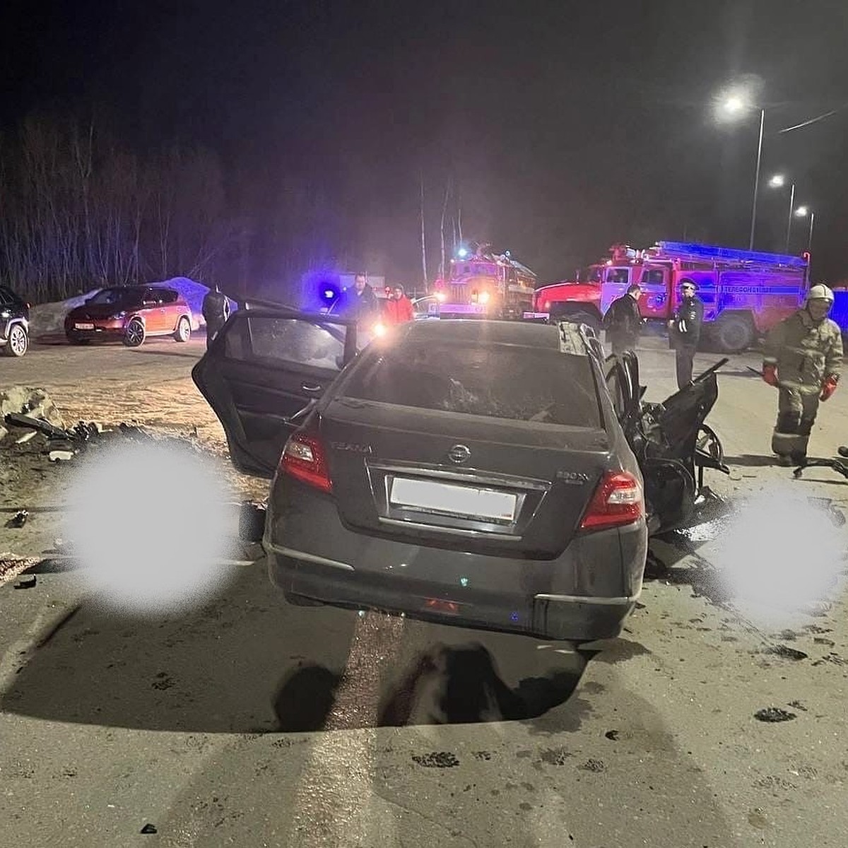 В Мегионе водитель и пассажир легковушки погибли после столкновения с  бетонной трубой - KP.RU