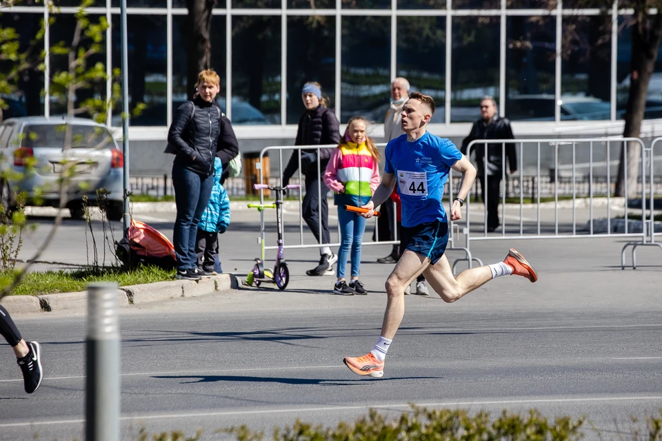 Легкоатлетическая эстафета прошла в Челябинске в 89-й раз.
