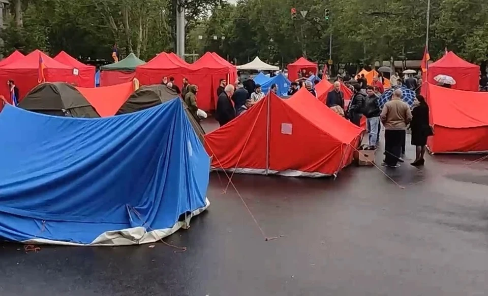 Протестующие разбили палаточный городок в армянской столице