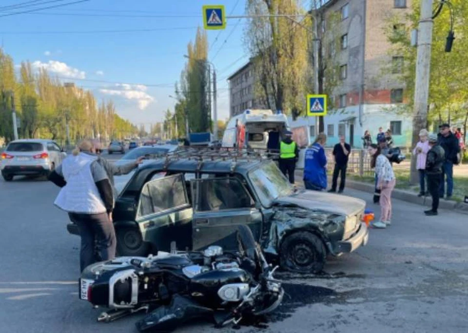 "Пятерка" ударила "Хонду" крылом.