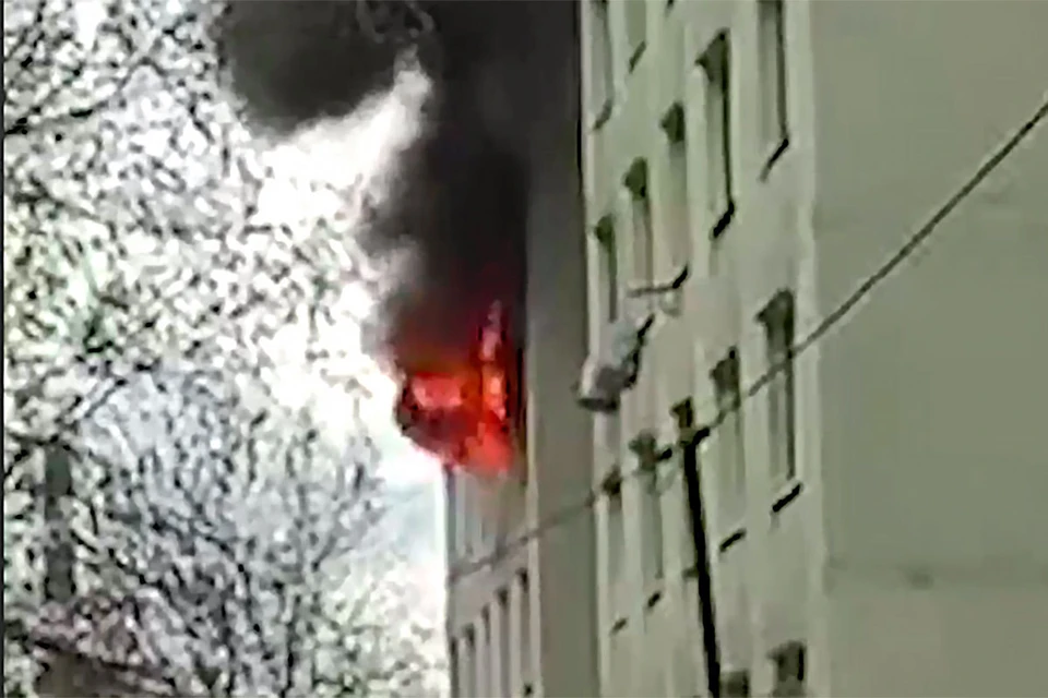 Загорелось девятиэтажное здание на Олимпийском проспекте неподалеку от станции Мытищи