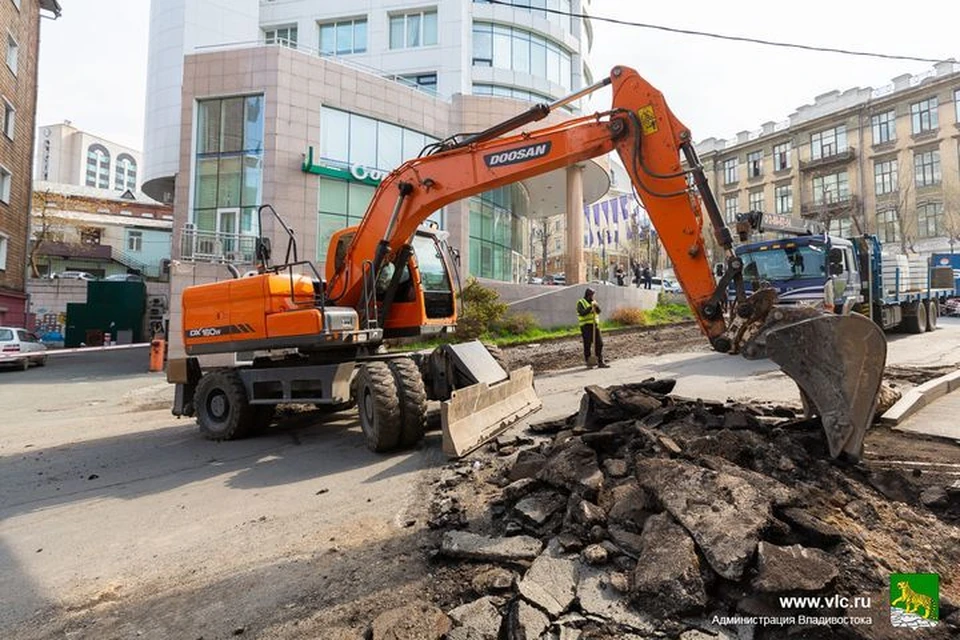 На участке обновят асфальт и облагородят пешеходные зоны. Фото: Максим Долбнин, администрация Владивостока.