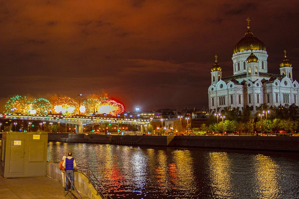 Салют в честь Дня Победы в Москве можно будет посмотреть с 34 площадок.