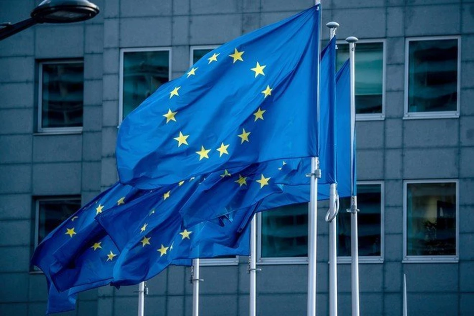 В Еврокомиссии заявили, что полное эмбарго на российскую нефть в ЕС введут через девять месяцев