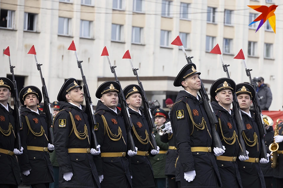 Во сколько парад в мурманске. Парад Победы. День Победы парад. Парад 9 мая Мурманск. Парад в Мурманске 9 мая 2024.