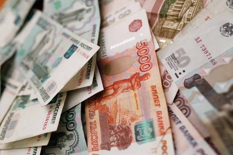 Больше всех за 2021 год заработал Татарский межрайонный прокурор - 9,3 миллиона рублей.