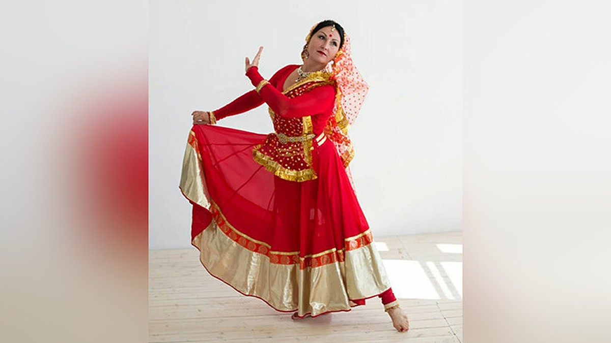 Индийский костюм для танца своими руками: подбираем ткань и технику