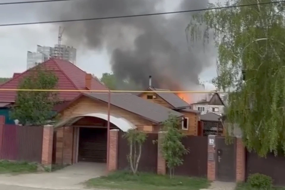 Соседи слишком поздно узнали о пожаре и ничем не смогли помочь. Фото: кадр из видео.
