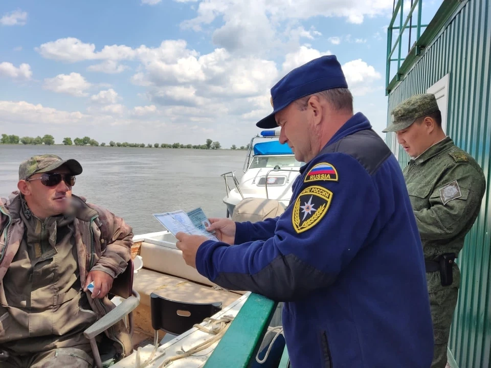 Астраханские сотрудники ГИМС следят за безопасностью на водоёмах