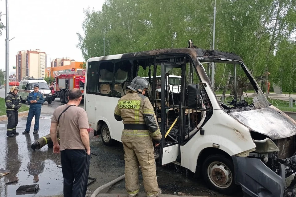 Под Новосибирском загорелась маршрутка. Фото: АвтоБердск.