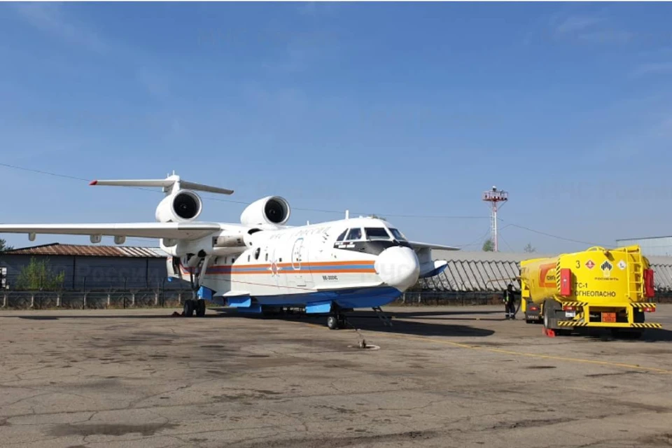 Самолет БЕ-200 привлекли для тушения пожаров в Иркутской области