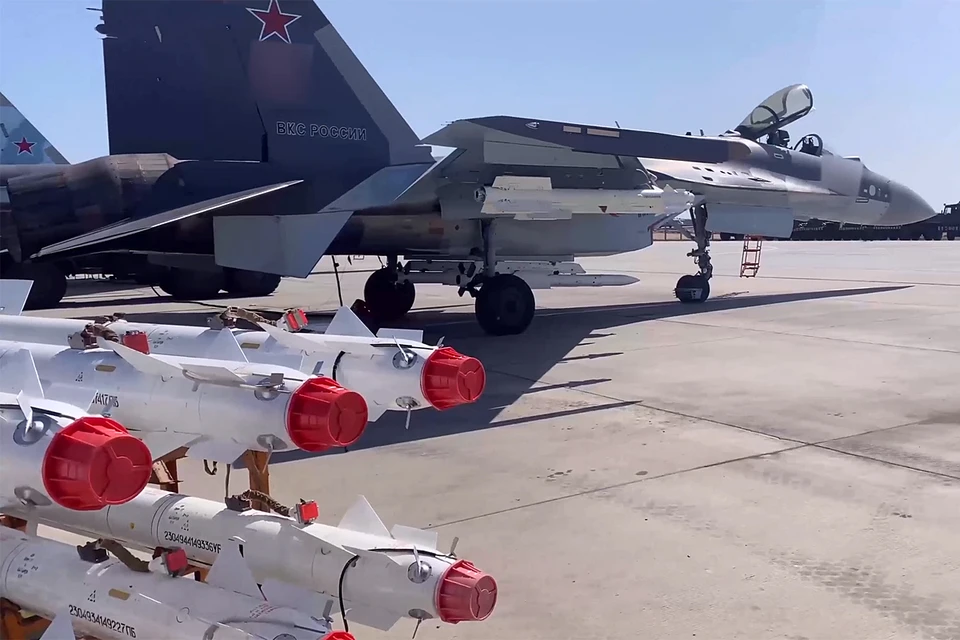 Су-35С предназначен для завоевания господства в воздухе путем уничтожения пилотируемых и беспилотных летательных аппаратов управляемыми ракетами