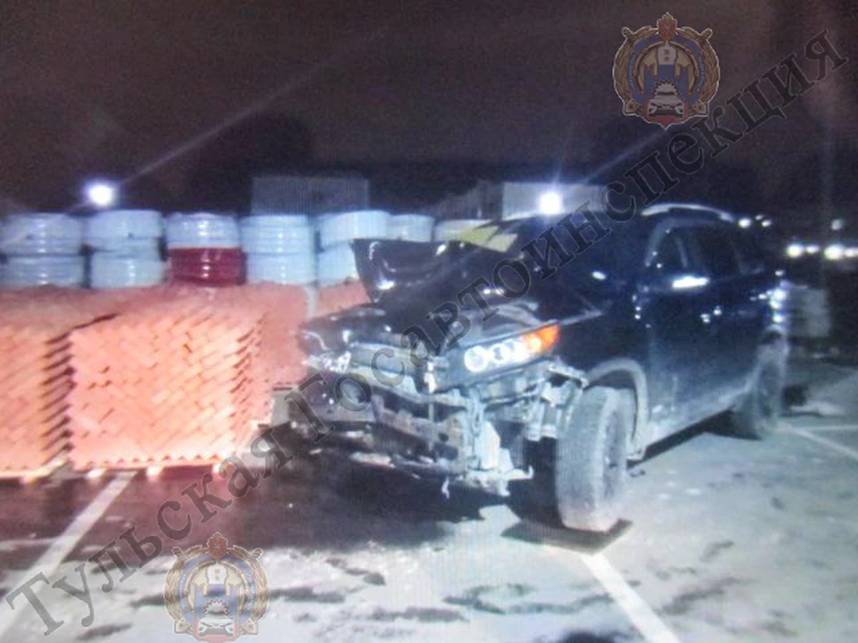 В Туле пьяный водитель протаранил паллеты с кирпичами: пострадали женщина и 12-летняя девочка