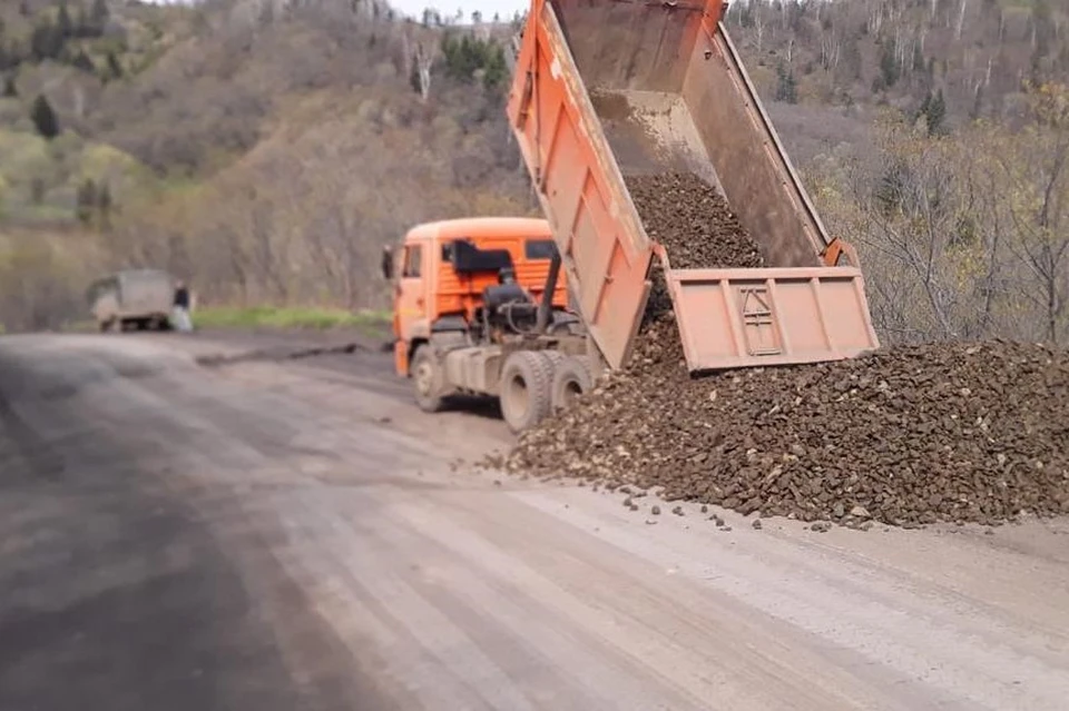Движение на автодороге Смирных – Пильво планируют восстановить 25 мая. Фото предоставило региональное правительство