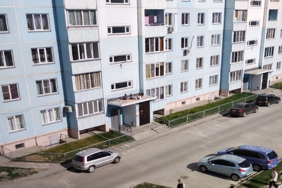 Детишки решили принять солнечные ванны. Фото: «Ленинский район. Новосибирск»