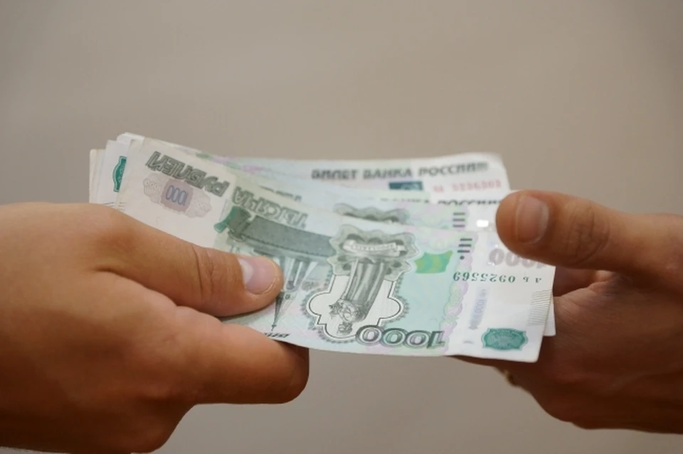По данным следствия, в апреле этого года обвиняемый превысил свои служебные полномочия на рабочем месте
