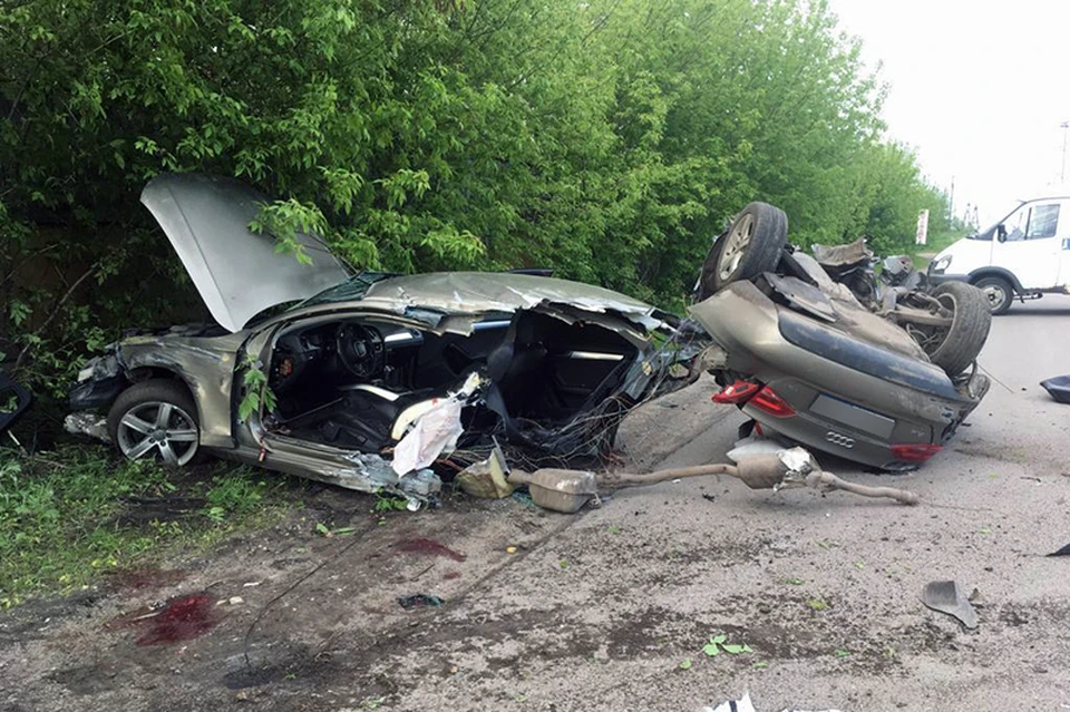 В поселке Сапожок автомобиль Audi буквально разорвало на части.