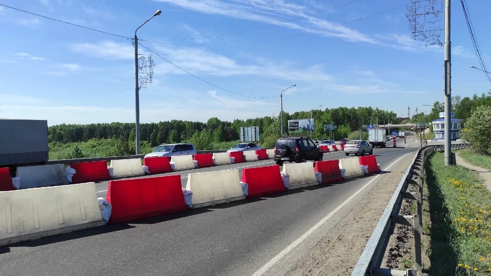 В Томске в ходе ремонта Коммунального моста уже на 50 процентов выполнен демонтаж барьерного ограждения.