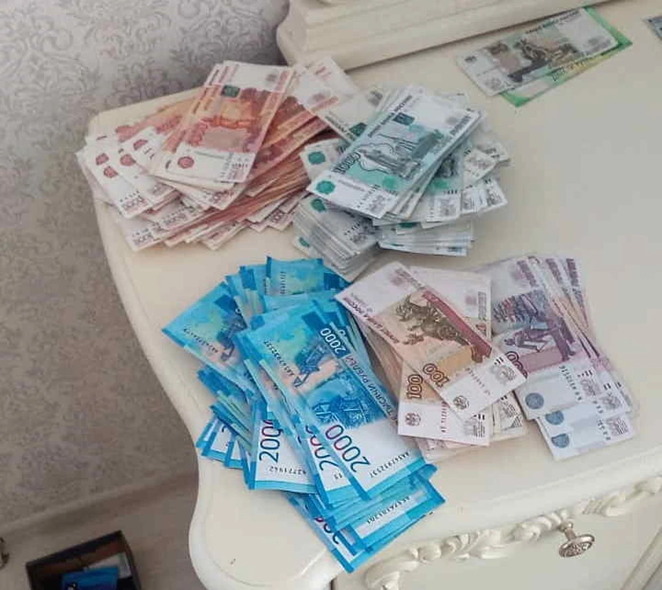 Мошенники сначала ломали окна, а потом требовали деньги с пенсионеров за ремонт