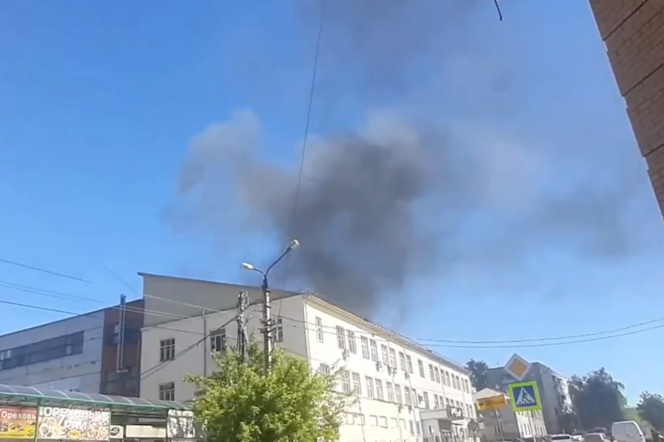 В Новосибирске загорелся частный дом на улице Нижегородской. Фото: стоп-кадр.
