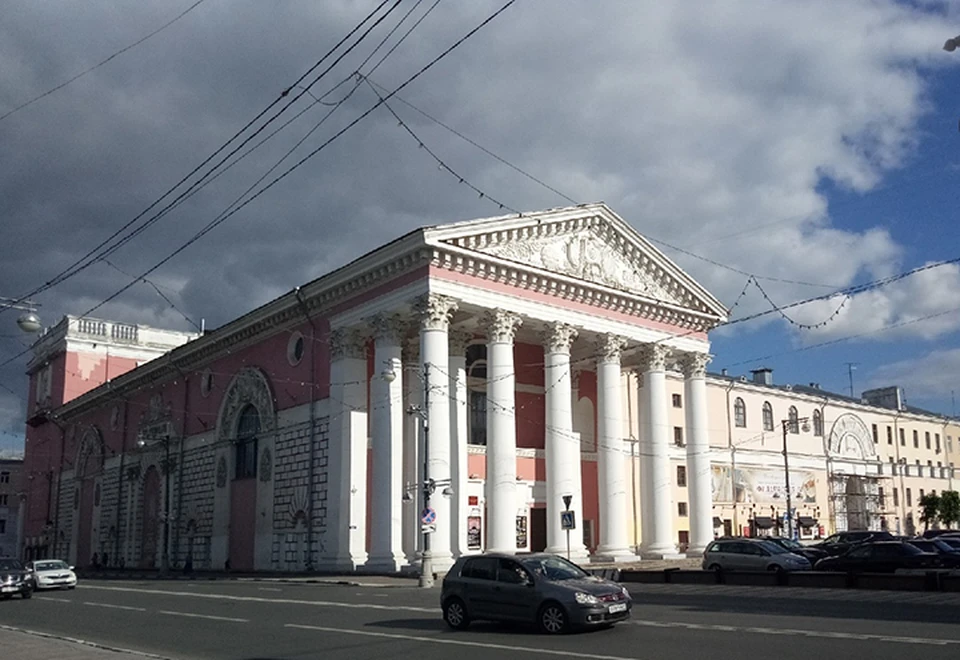 Движение на Театральной площади закрыто до 8 июня