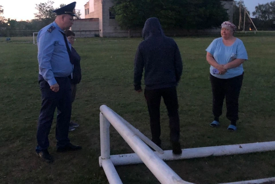 Губернатор поручил чиновникам проверить все футбольные ворота на своих территориях. Фото: прокуратура НСО.