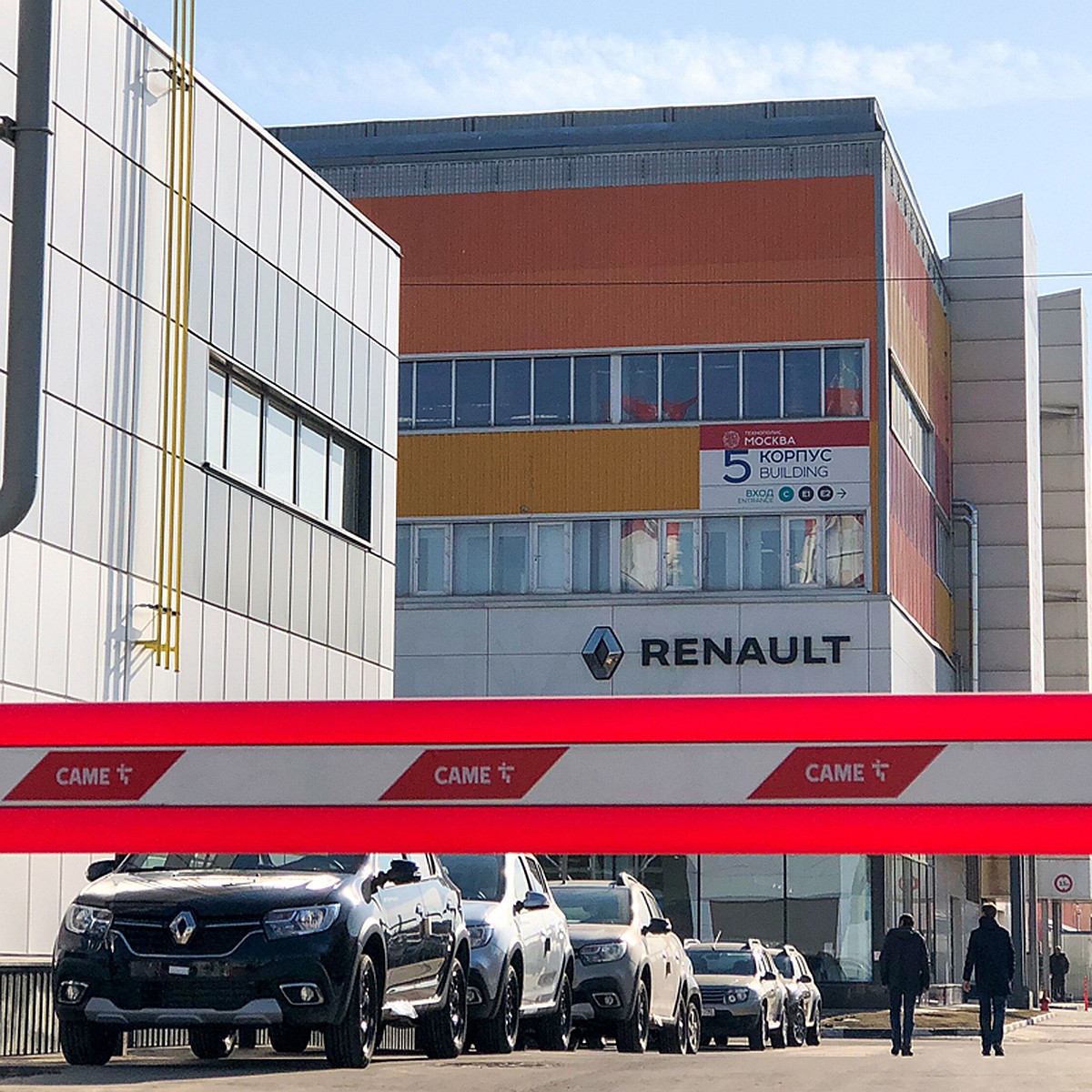 Больше не Renault: автозавод на Волгоградском проспекте официально стал  называться «Москвич» - KP.RU