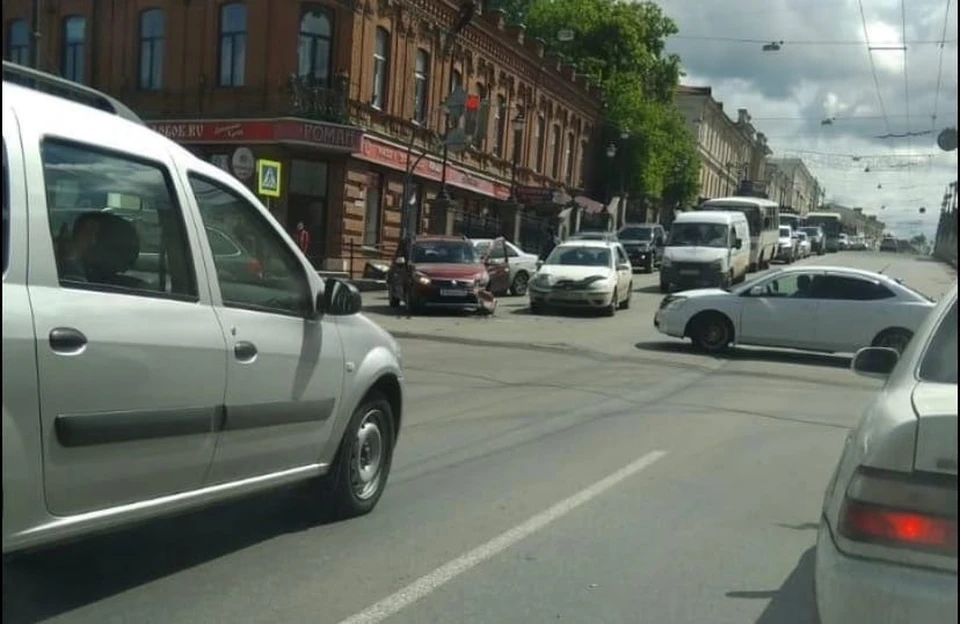 Пробки в томске на данный момент. Улица Ленина Томск пробка. Пробки Томск.