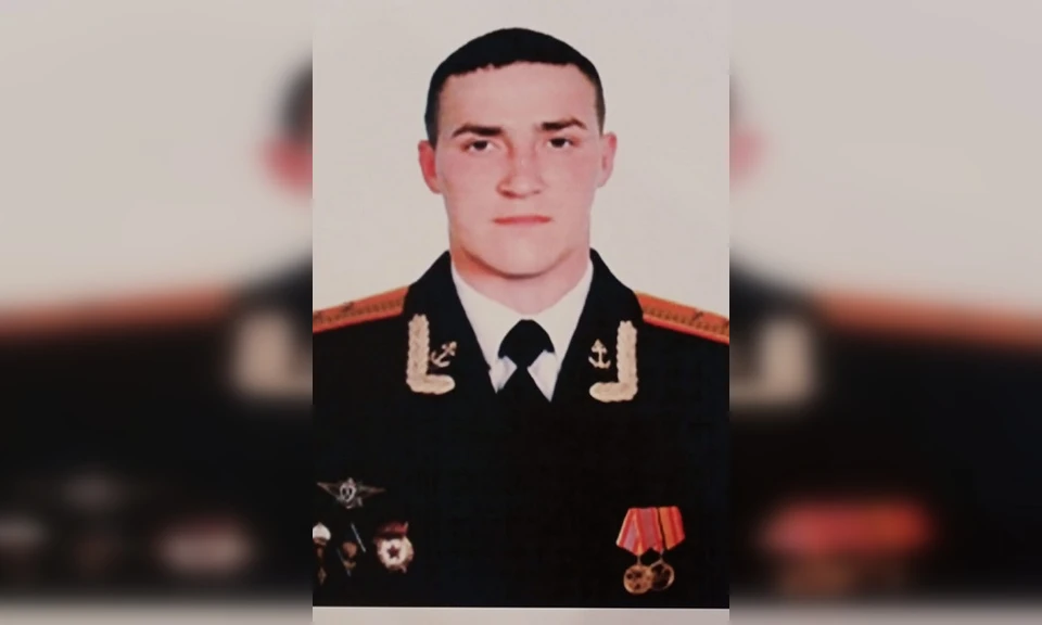 Самый молодой герой россии посмертно сво. Капитан герой России.