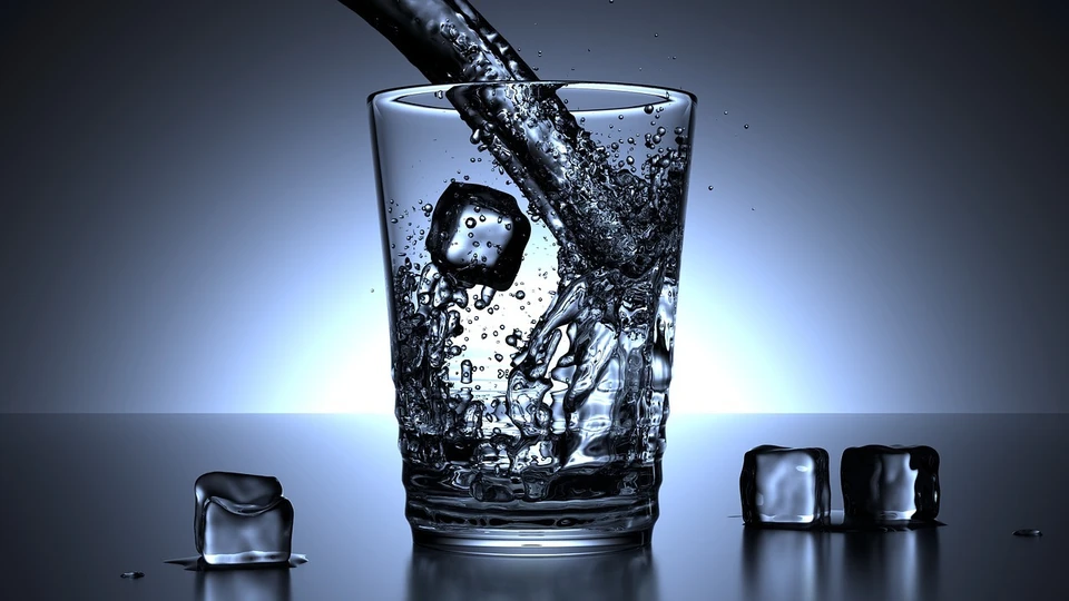 По словам медика, из-за холодной воды могут возникать головные боли. Фото: pixabay