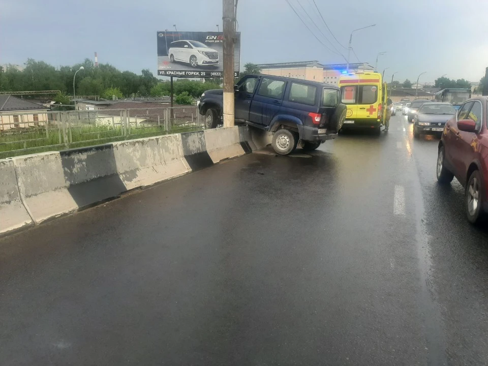 В аварии на мосту пострадала женщина-пешеход. Фото: ГИБДД по Тверской области