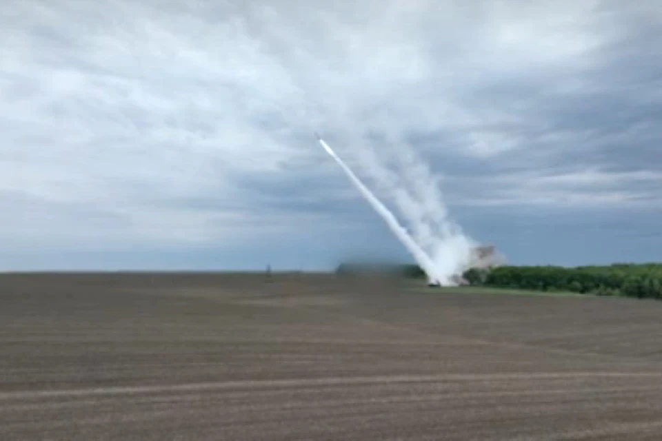 У бойцов есть пять минут, чтобы произвести пуски и отойти на запасные позиции, чтобы избежать ответного огня. Фото: стоп-кадр видео МО РФ