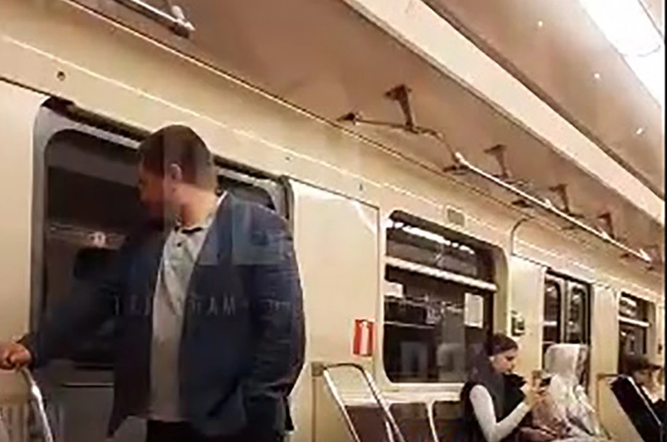 Поезд застрял между двумя станциями метро в Нижнем Новгороде. ФОТО: R2N-Нижний Новгород.