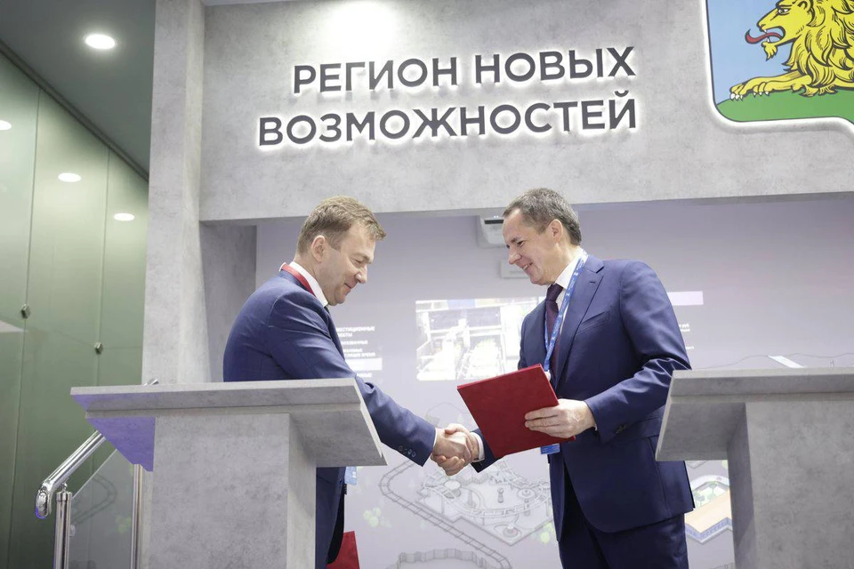 Виктор Линник (слева) и Вячеслав Гладков продолжат совместную работу.