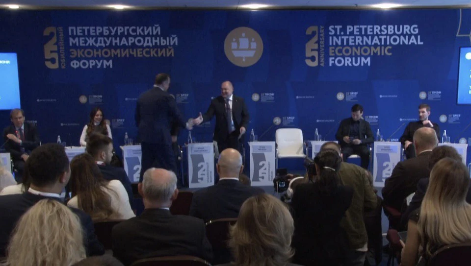 Губернатор Севастополя на сессии по туризму на ПМЭФ. ФОТО: Скрин с трансляции ПМЭФ