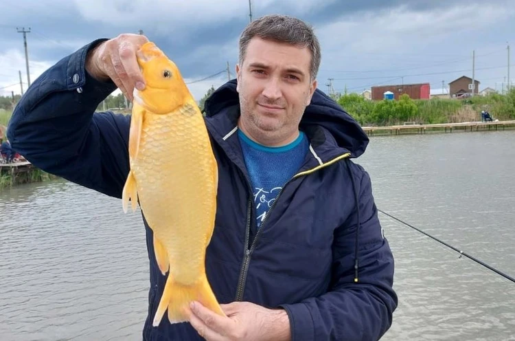 В Тюмени рыбак поймал на крючок золотую рыбку, а его жена загадала желание