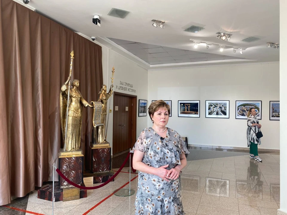 Елена Гагарина в музее.