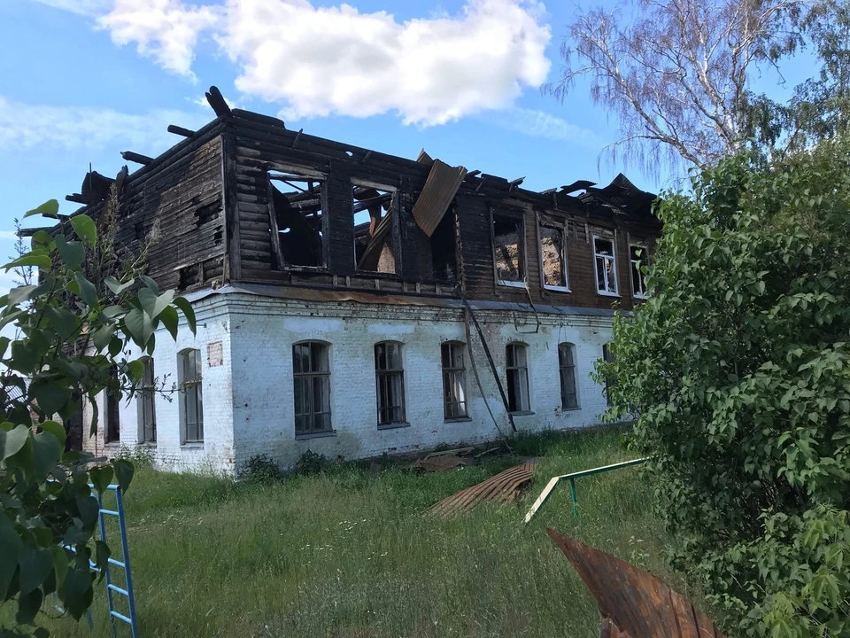 Жители села Агро-Пустынь собрали заявления и просят построить школу взамен сгоревшей. Фото: Ирина РЯЗАНСКАЯ.