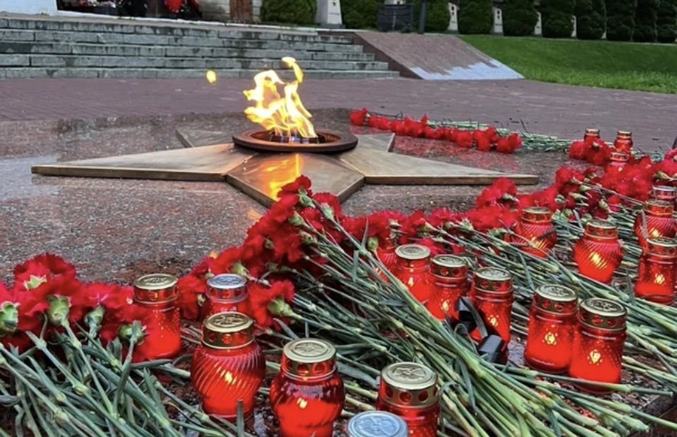 Акция «Свеча памяти» прошла в Смоленске. Фото: пресс-служба администрации города.