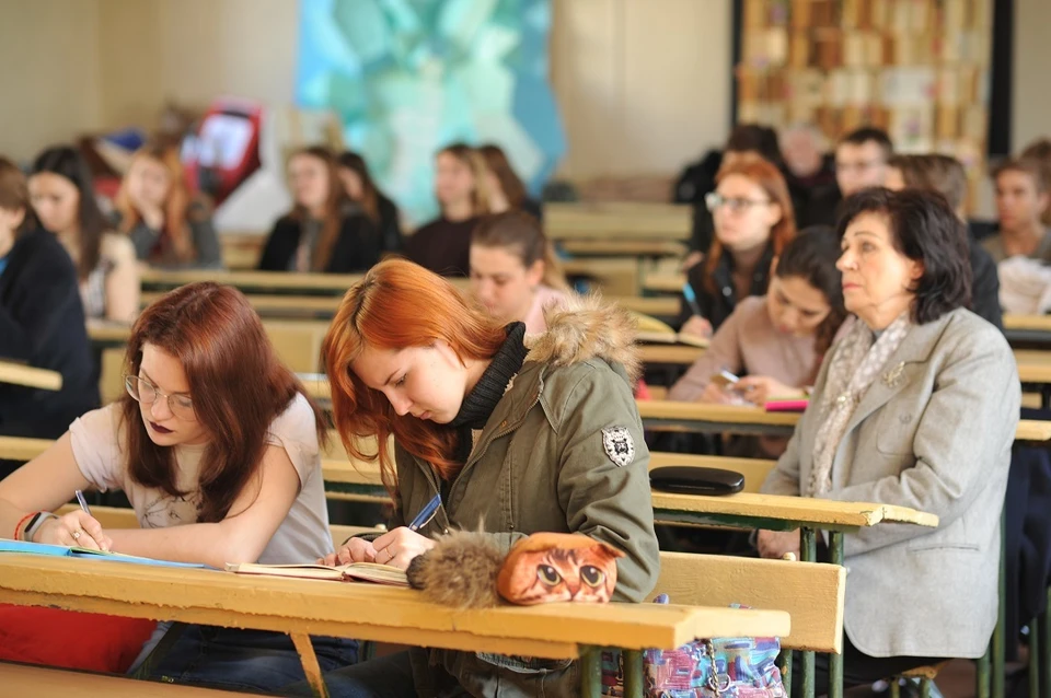 Сотрудник института с марта 2017 по июнь 2018 года продавал учащимся своего вуза поддельные документы
