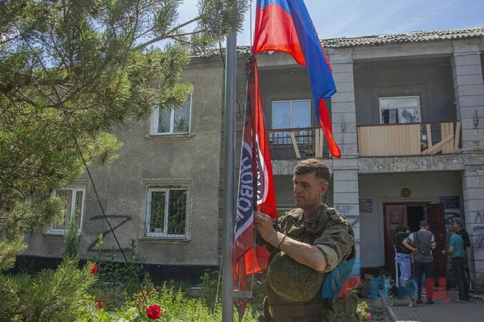На защиту местных жителей встала их Родина, которая уже никогда не оставит их. Фото: ЛИЦ