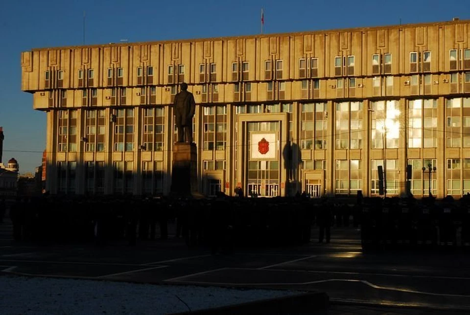 Сегодня, 25 июня, дежурным по городу назначен заместитель начальника управления — начальник отдела по контролю за содержанием городских территорий управления по благоустройству администрации Тулы Андрей Паршинцев. По всем возникающим вопросам туляки могут обращаться в Единую дежурно-диспетчерскую службу по номерам: (4872) 47-20-34; (4872) 47-20-37, 1391 — (короткий номер работает только при наборе со стационарного городского телефона).