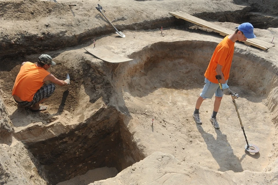 Некрополь был обнаружен в 300 метрах от ростовского городища.