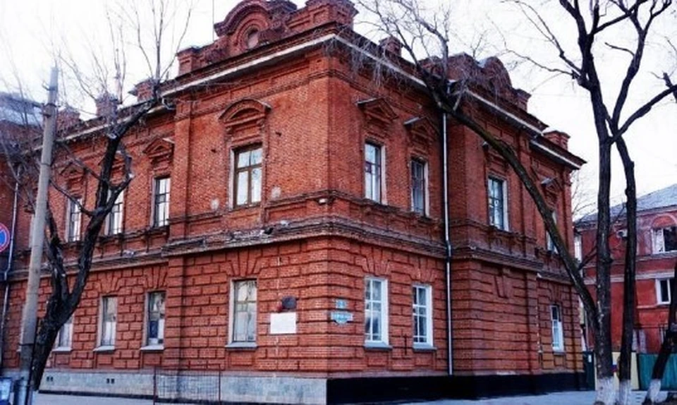 Дореволюционному зданию бывшей таможни собираются вернуть исторический облик. Фото: пресс-служба правительства Амурской области.