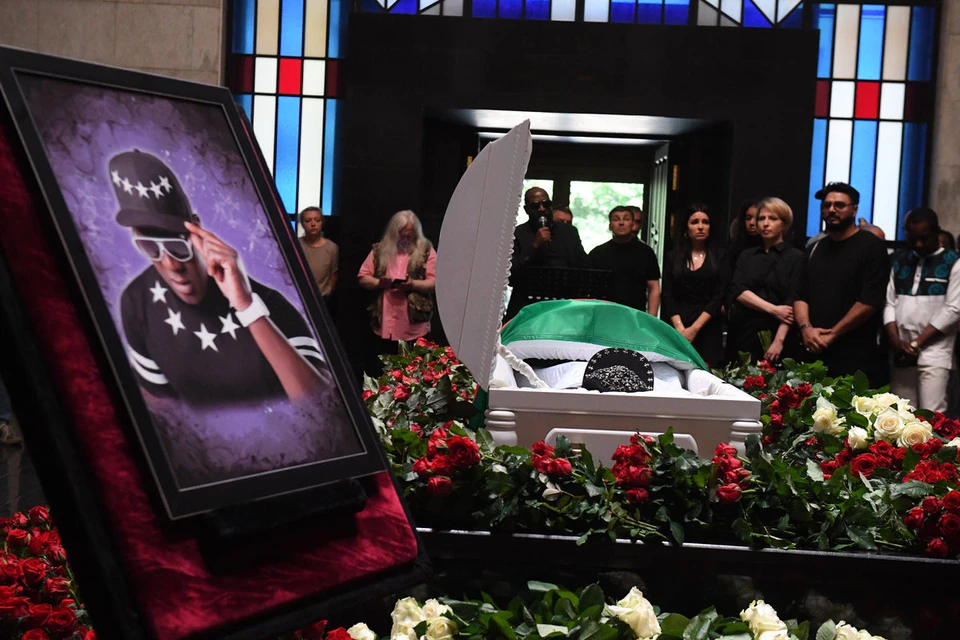 Спустя почти две недели посольство Камеруна согласилось выдать тело Пьера Нарцисса для церемонии прощания в Москве.