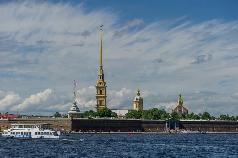 97-й день рождения блокадницы Нины Барковской отметили залпом из пушки в Петропавловской крепости