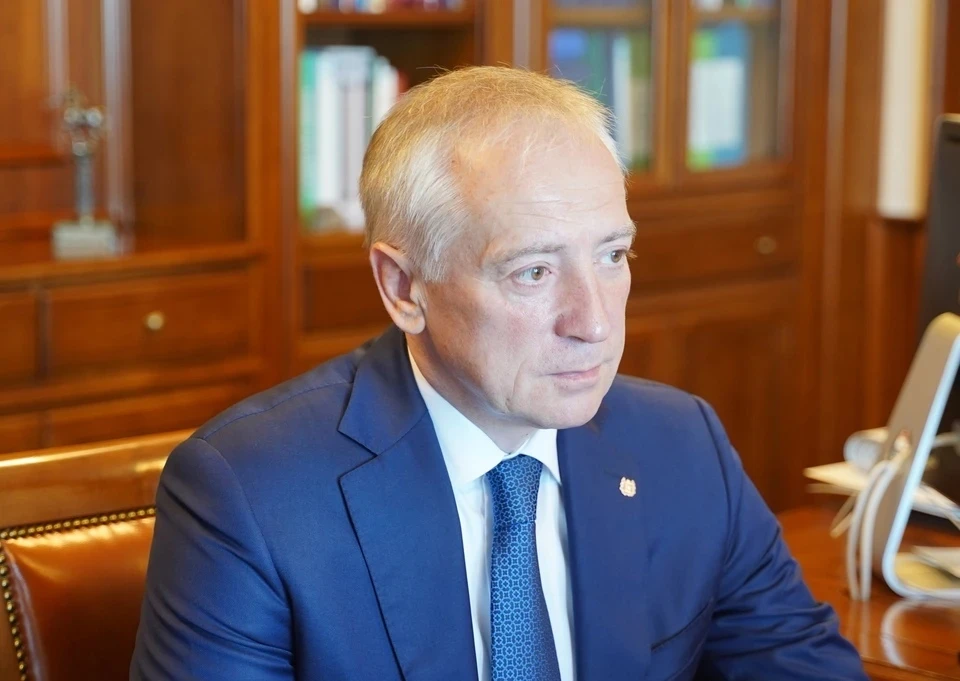 Владимир Мазур принял решение Михаила Ратнера об отказе завести аккаунты в соцсетях. Фото: администрация Томской области.