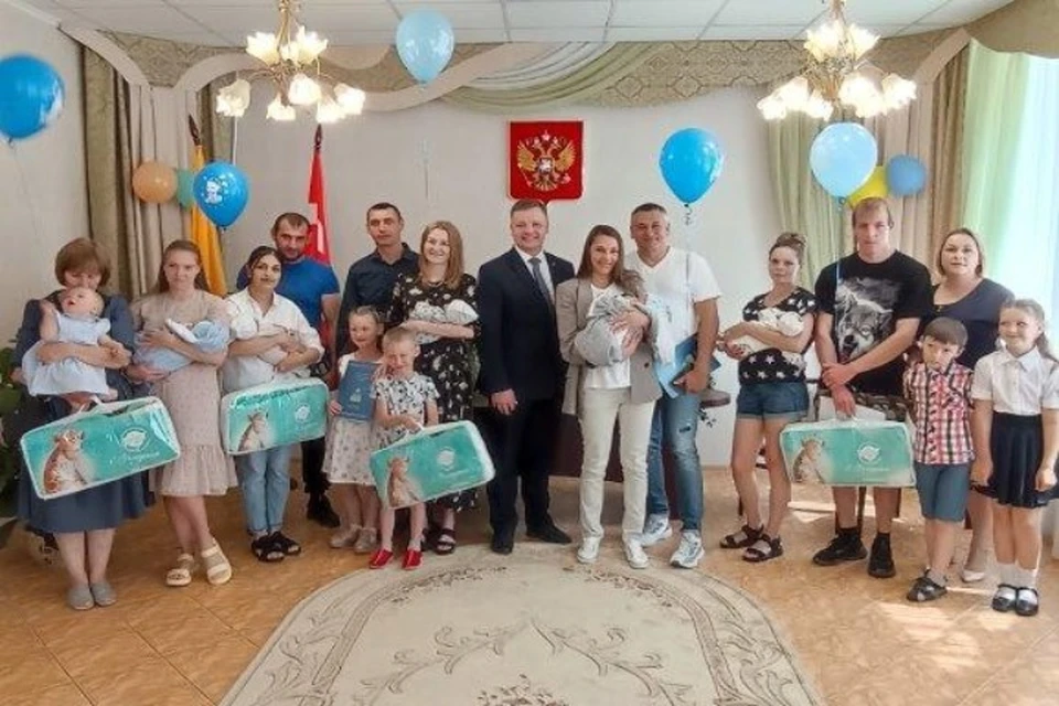 884 ребенка, которые появились на свет в Ярославской области в июне, получили подарки в рамках акции «Привет, малыш!»