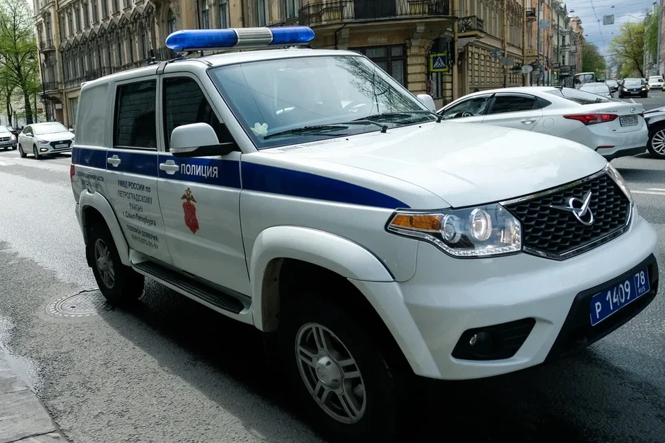 В Волхове пьяный мужчина начал стрелять из охотничьего ружья.