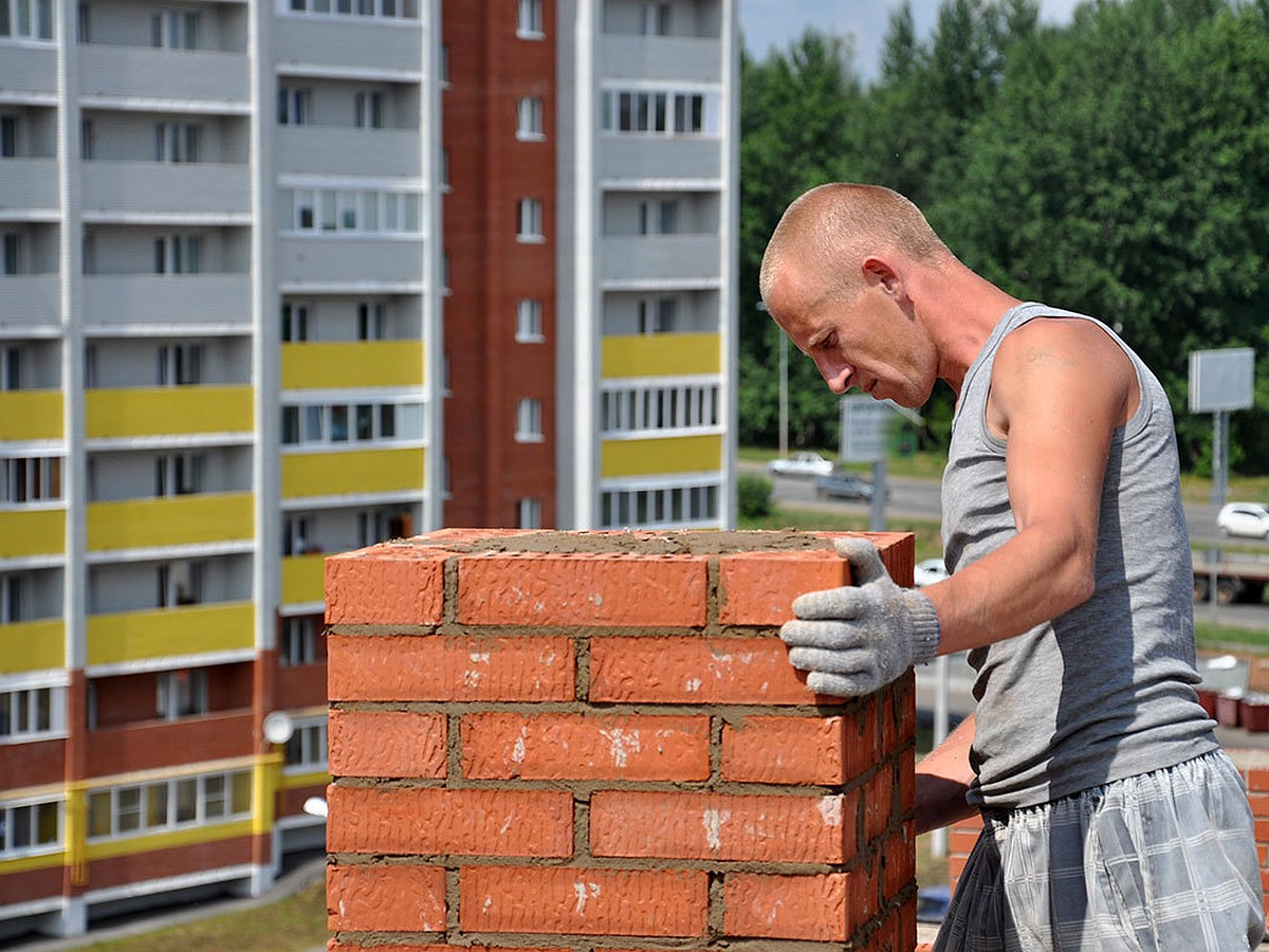 Строители и продавцы снова в цене: эксперты рассказали, на какую работу  сейчас устроиться проще всего - KP.RU